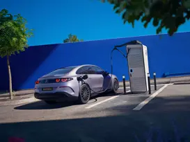 La mobilità del futuro è 100% elettrica. 13655788 C.P.L.W520 PAD BEV Prodstill 08 EXT Rear 3 4 Charging 1 1 Plate DE RGB Copia