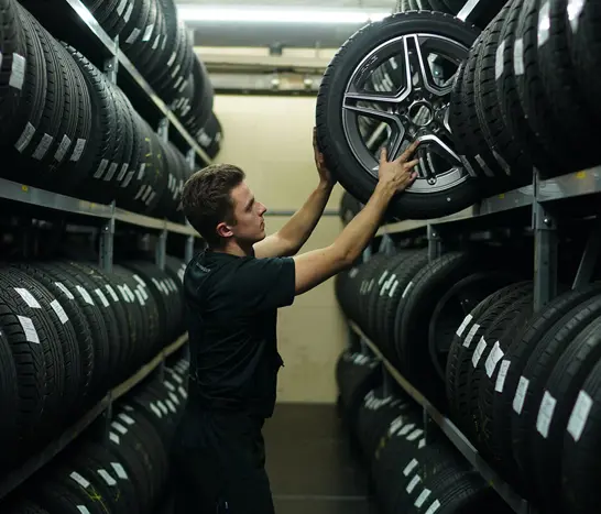 Serviceangebote Nutzfahrzeuge Reifenhotel 1092X819 Serviceangebote Nutzfahrzeuge Reifenhotel 1092X819