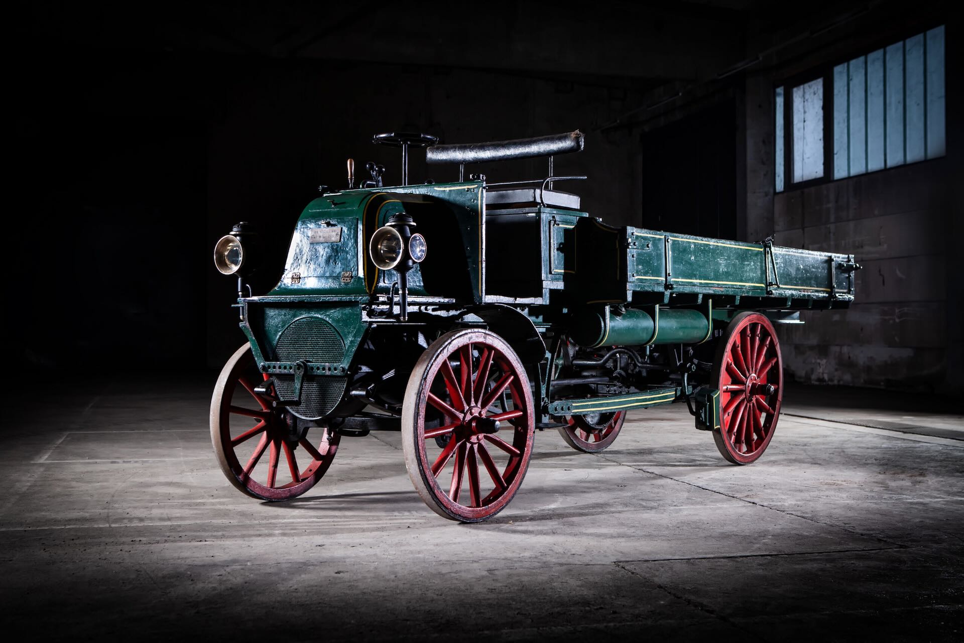 130 Anni Mercedes Benz Truck 1